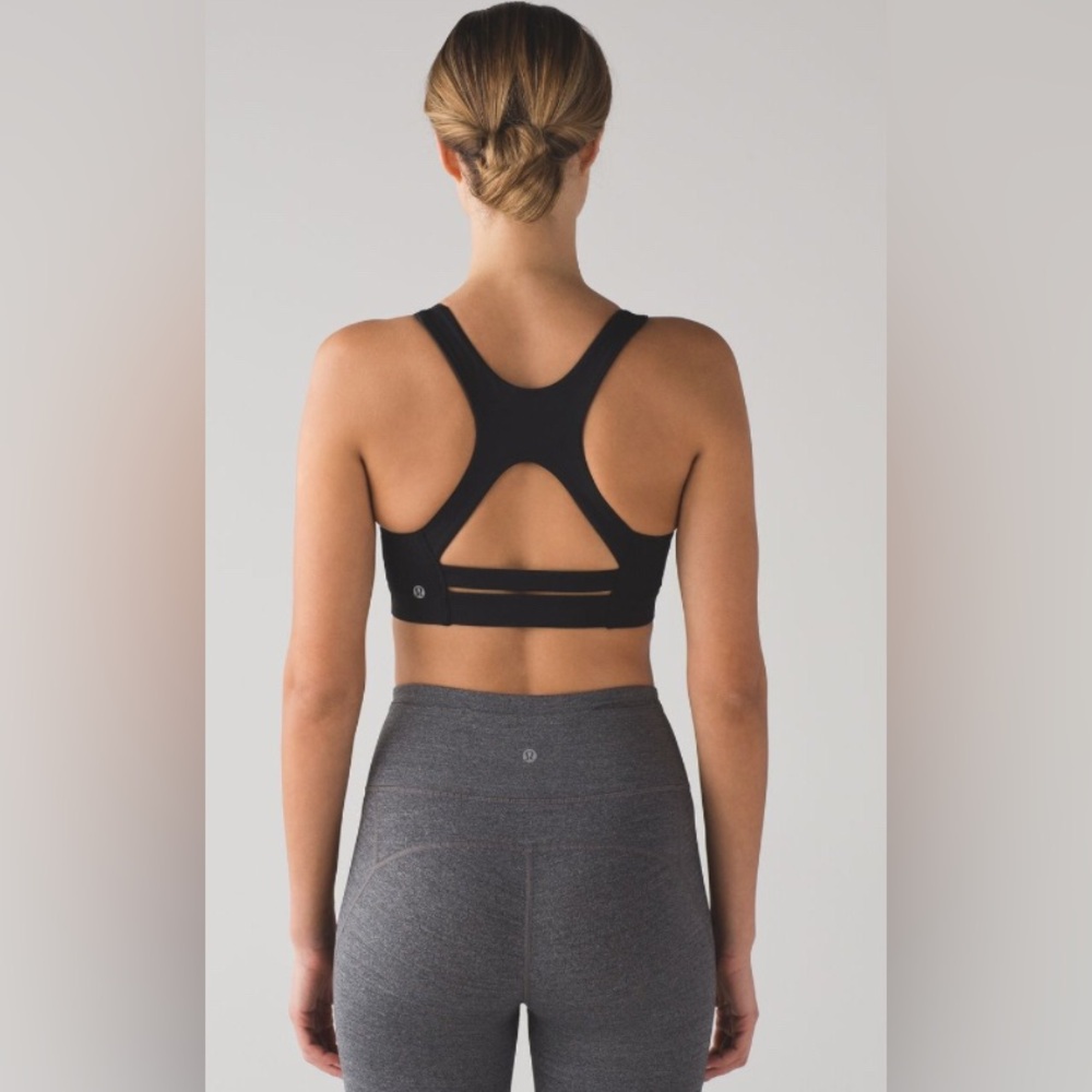 Lululemon Gear Up Bra
Black EUC